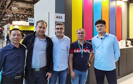 Kami Pergi ke Pameran di Luar Negara